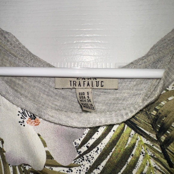 Flowery design blouse - Picture 2 of 3